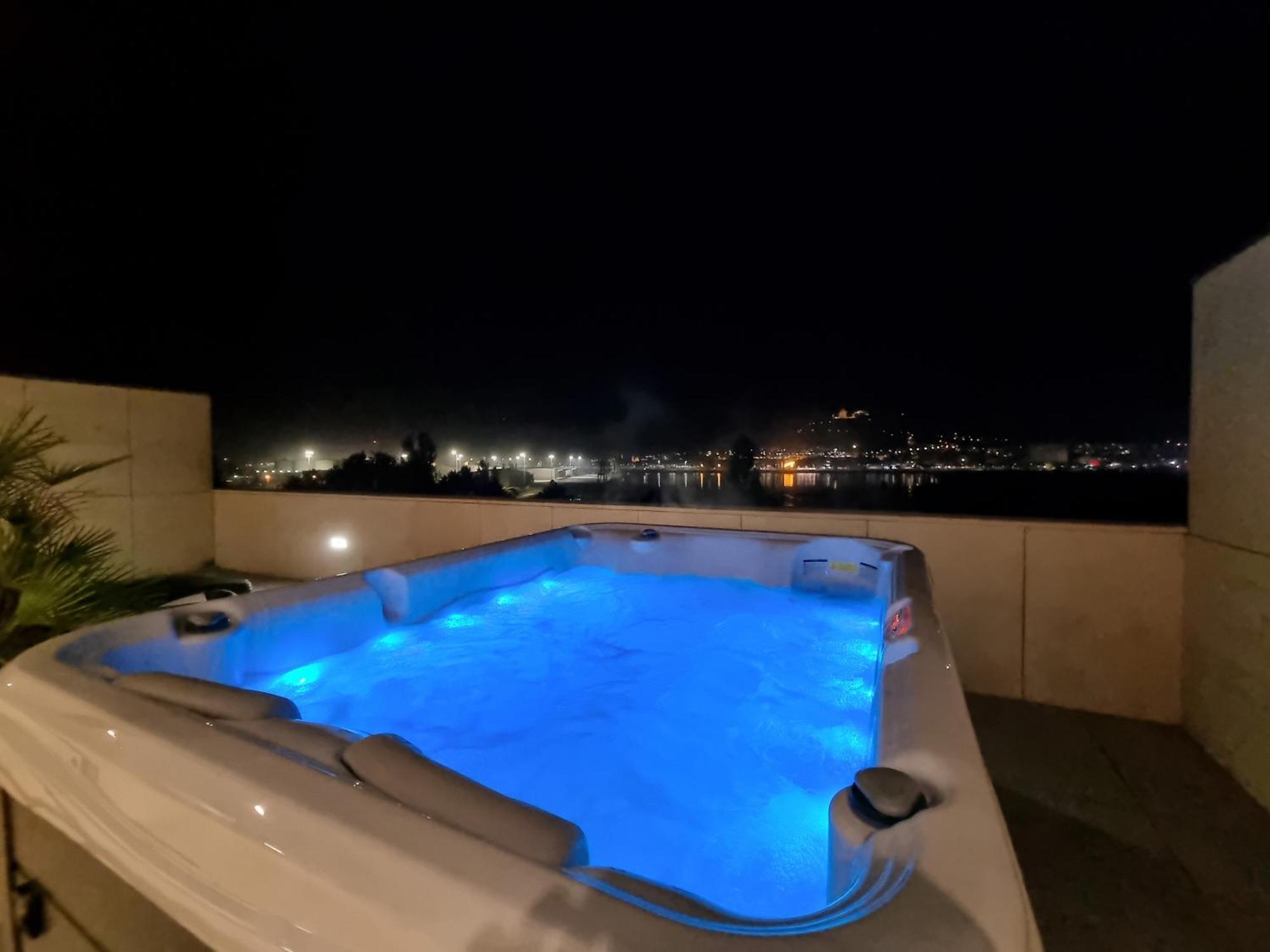River Town View - Luxury Apartment With Jacuzzi On Terrace Виана до Кастело Екстериор снимка