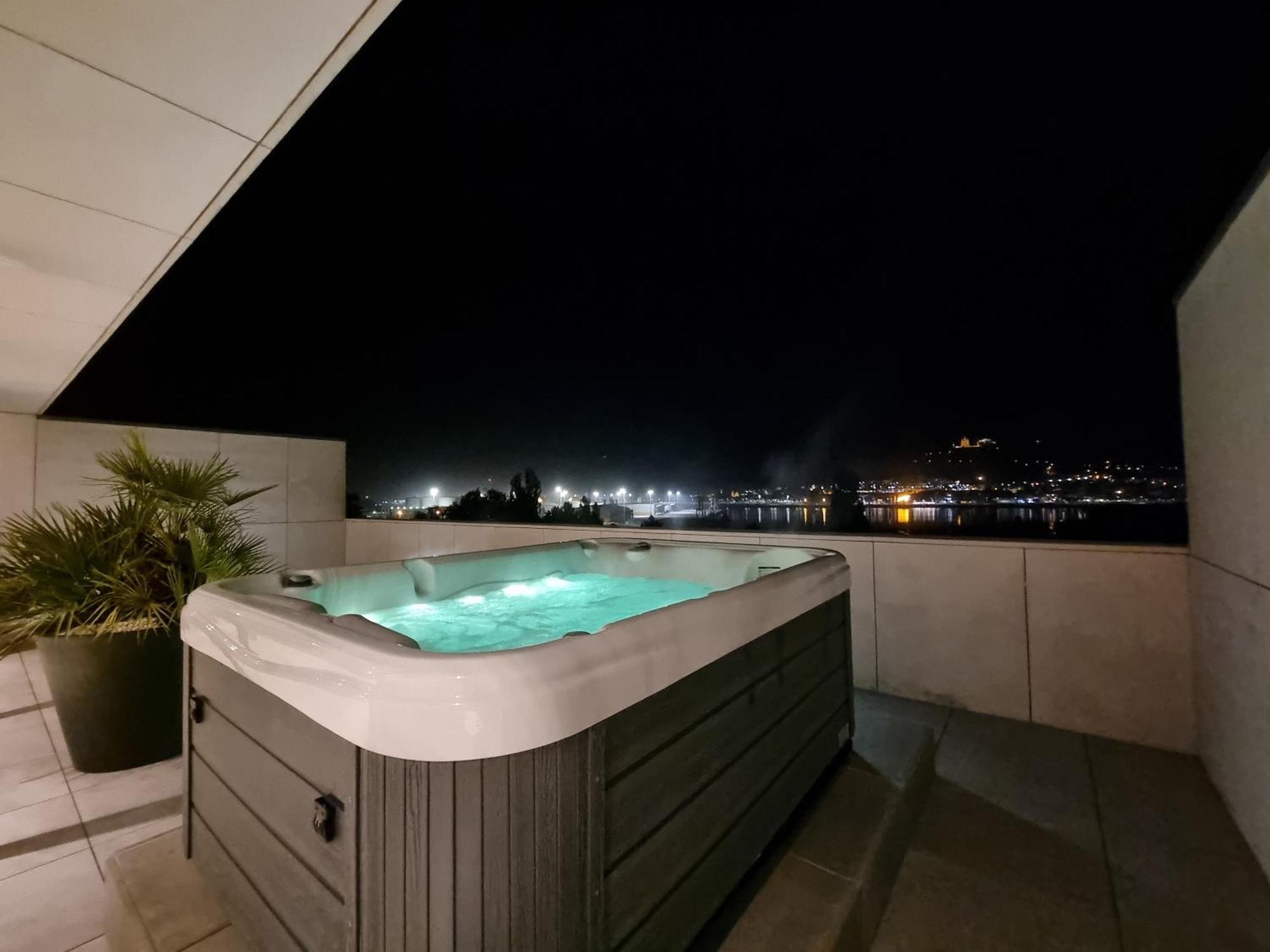 River Town View - Luxury Apartment With Jacuzzi On Terrace Виана до Кастело Екстериор снимка